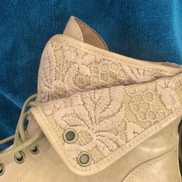 The Cutest Nine West Boots - Picture 1 of 7